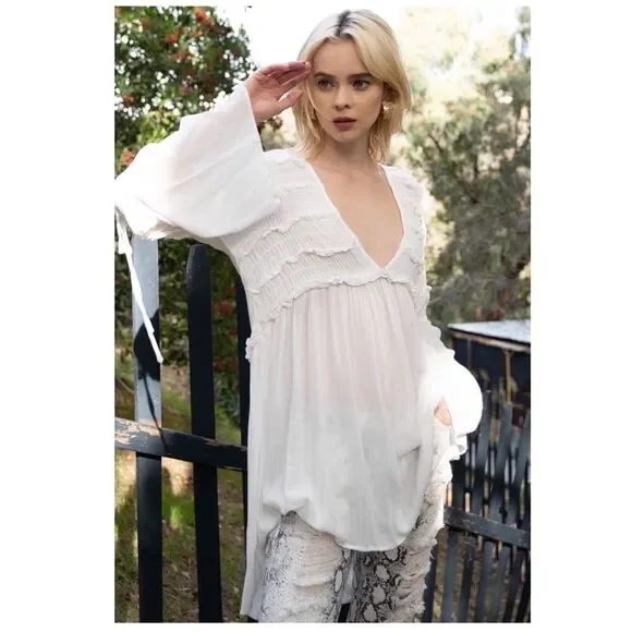 𝅺off White Tunic with Ruffle Detail & Bell Sleeves - Picture 2 of 13